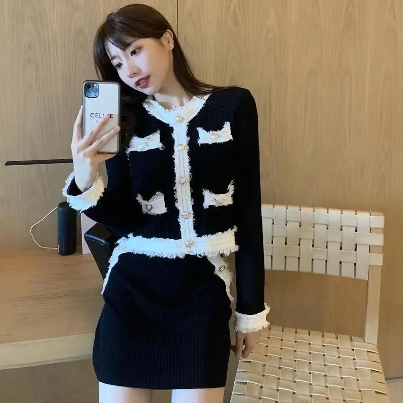 Autumn New Contrast Round Neck Single Row Metal Button Knitted Cardigan with Metal Button Elastic Waist Half Skirt Set X4126012